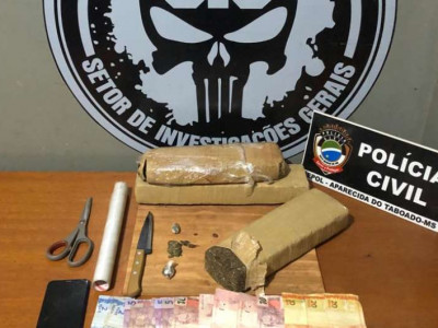 Dupla é presa em flagrante com drogas e dinheiro