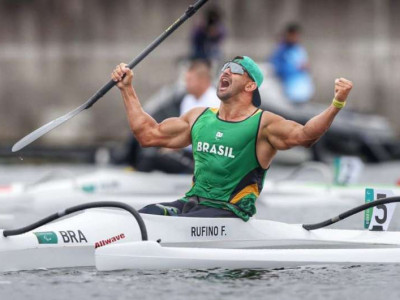 Fernando Rufino conquista medalha de ouro na paracanoagem