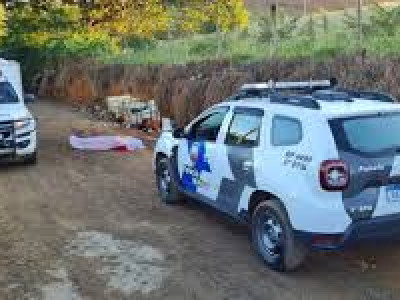 Homem é assassinado a tiros na frente de condomínio