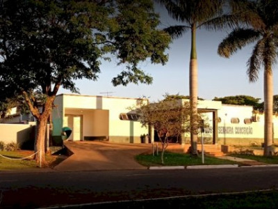 Jovem baleado é socorrido por testemunhas, mas morre em hospital