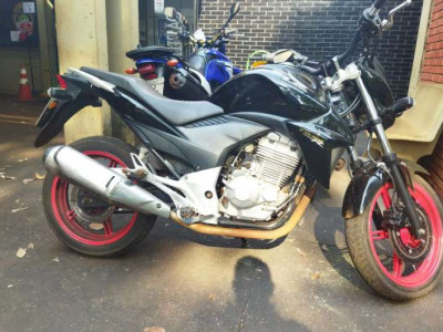 Jovem denuncia assalto e polícia apreende moto usada no crime 