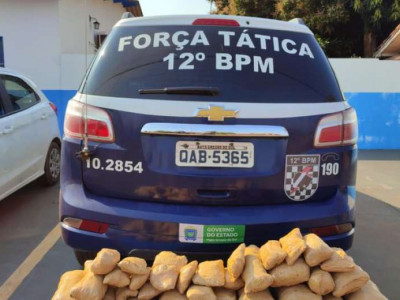 Jovem é preso com carro abarrotado de maconha e pasta-base