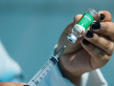 Ministro anuncia dose de reforço para profissionais de saúde