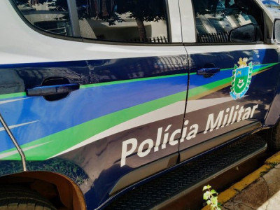 Moradores chegam em casa e encontram bandido dentro de quarto