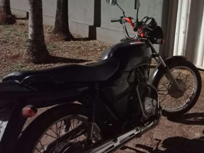 Motocicleta com registro de furto/roubo é recuperada em oficina