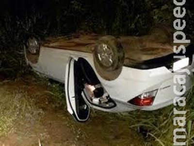 Motorista capota carro e passageiro morre com cabeça esmagada