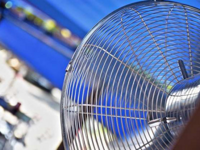 Mulher furta ventilador de cliente que não pagou programa