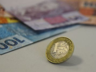 Orçamento de 2022 prevê salário mínimo de R$ 1.169 