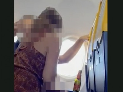 Passageira é flagrada fazendo sexo oral em homem durante voo 