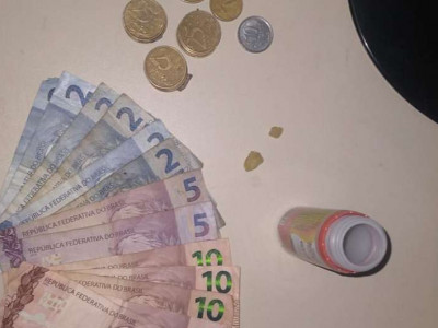 Polícia flagra indivíduos comercializando crack