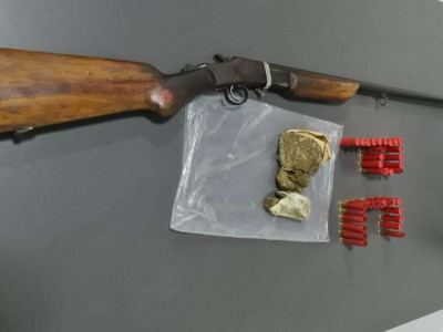 Procurado por receptação é preso com drogas, arma e munição