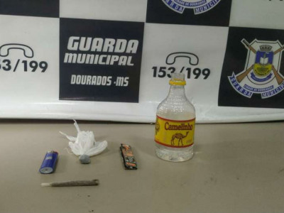 Usuários de drogas são detidos na "Praça do Transbordo"