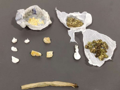 Após perseguição, adolescente foge e deixa drogas para trás