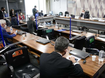 Aziz adia para quarta-feira a leitura do relatório da CPI