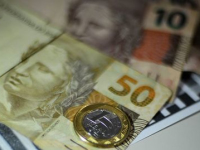 Caixa paga auxílio emergencial a nascidos em junho