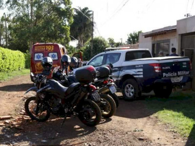 Depois de tiroteio, rapaz morre na varanda de casa na capital
