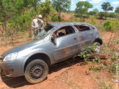 Duas pessoas ficam feridas após veículo capotar na MS-134 