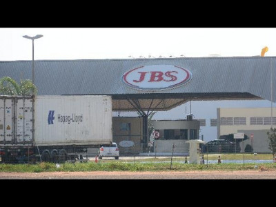 Embargo chinês derruba o preço do boi, mas não o da carne