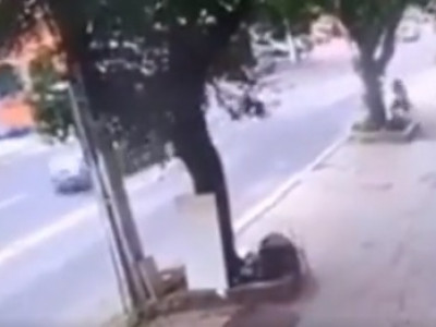 Idosa atropela três mulheres em calçada e acaba presa em MG
