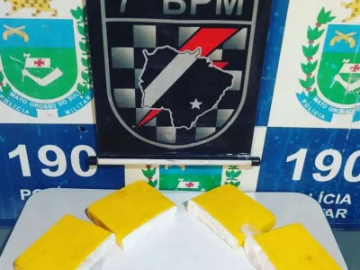 Jovem é flagrado com drogas enquanto furava sinal vermelho 