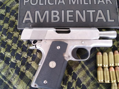 Jovem é preso por disparos e porte ilegal de pistola e munições