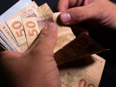 Metade dos governadores projeta reajustes em 2022