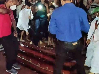 Pastor que prometeu ressuscitar no 3º dia é enterrado