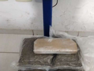 Polícia apreende mala "recheada" de maconha dentro de ônibus
