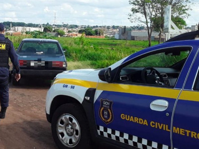Veículo furtado é encontrado abandonado no Jardim Presidente
