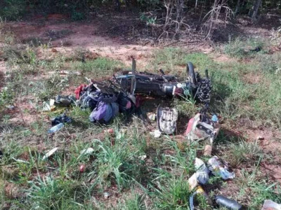 Acidente entre duas motocicletas e uma carreta mata uma pessoa