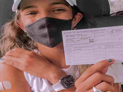 Aos 13, Rayssa Leal comemora vacina contra a Covid: "Meu momento"
