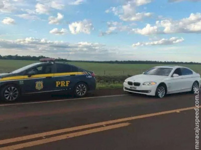 Após perseguição, PRF recupera BMW e 3 assaltantes são presos