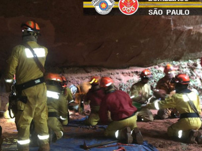 Gruta de SP onde 9 bombeiros morreram passa por perícia