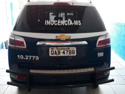 Homem é preso após ameaçar devedor com facão