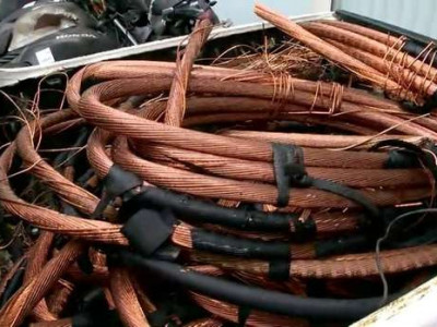 Homem é preso após furtar fios de cobre de avenida da capital
