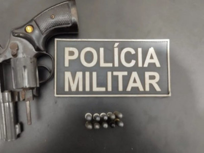 Homem é preso em flagrante com revólver após ameaçar ex-mulher