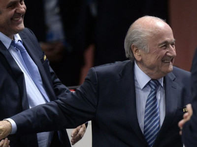 Joseph Blatter e Michel Platini são indiciados na Suíça