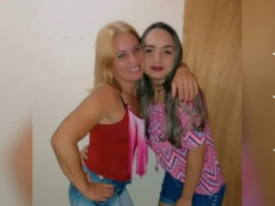 Mãe e filha são esfaqueadas e assassinadas dentro de casa