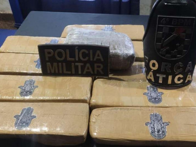 Polícia apreende droga em terreno e em ônibus na fronteira 