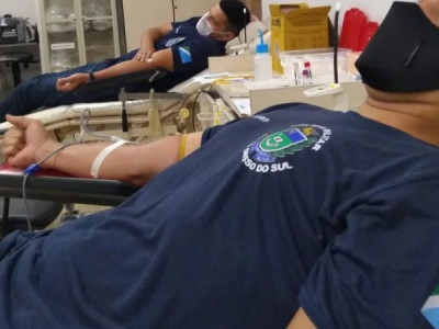 Policiais militares fazem doação de sangue coletiva no Hemosul
