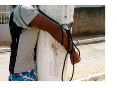 Rapaz assalta mulher e termina amarrado em poste em Naviraí