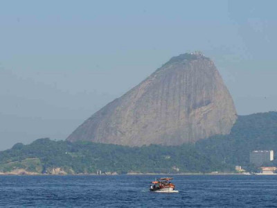 UFF desenvolve barco autônomo para monitorar poluição das águas