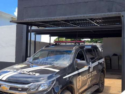 Após prestar depoimento, Valdinei é levado para o presídio