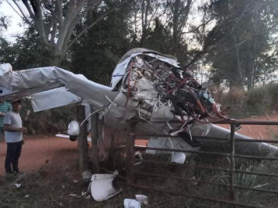 Avião com irmão de prefeito cai em propriedade rural de MS
