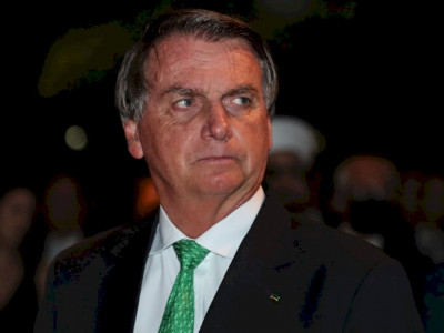 Bolsonaro acusa Lula de promover jantar para lotear ministérios 