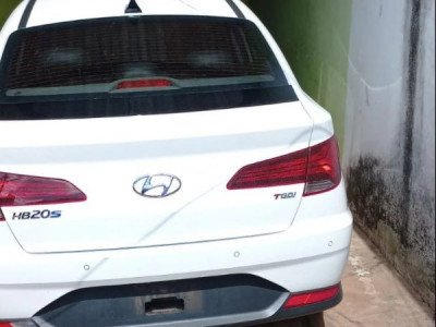 Carro é recuperado no Tiradentes logo após ser roubado