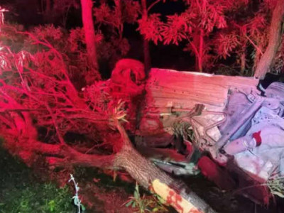 Carro sai da pista, capota e deixa dois mortos na BR-262