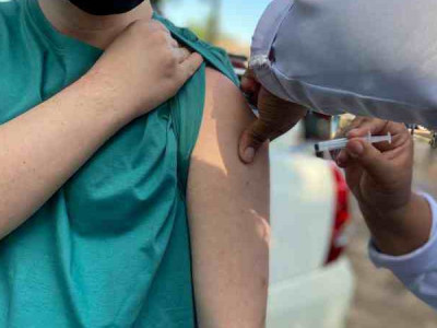 Com novo horário, Dourados mantém vacinação contra a Covid-19