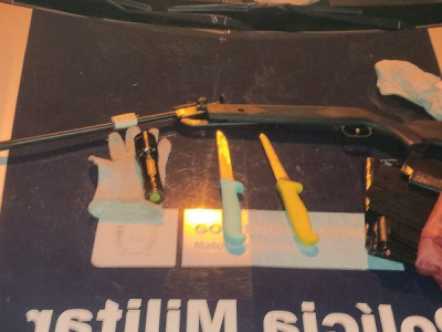 Dupla é presa com espingarda após fracasso em caça de capivaras