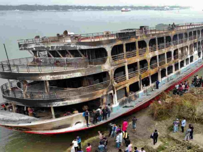 Incêndio em ferry boat deixa 38 mortos em Bangladesh